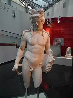 Statue en marbre de Dionysos (IIe&nbsp;siècle).
