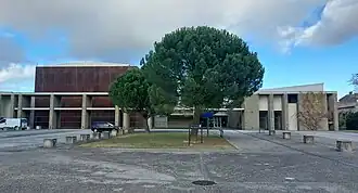 Façade principale du bâtiment des archives départementales de l'Aude