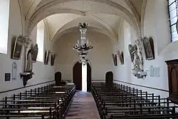 Vue de la nef côté porche.