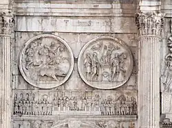 Arc de Constantin. Deux styles : Tondi d'Hadrien, vers 130-140 EC et discours de Constantin, 315 EC.Bas-relief. Rome