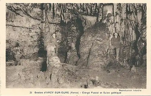 « Cierge pascal » et « salon gothique »