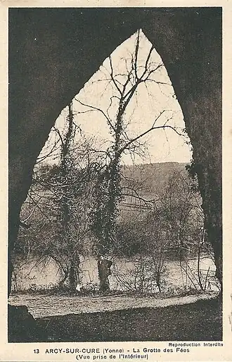 Porche triangulaire, grotte des Fées..