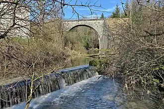 Le pont ferroviaire sur l'Angillon.