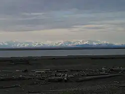 La chaîne Brooks vue depuis Arey Island