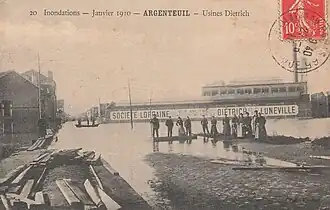 L'usine Dietrich pendant l'inondation de 1910.