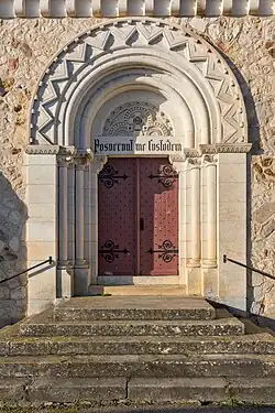 Le portail de la chapelle.
