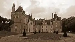 Le château du Plessis.