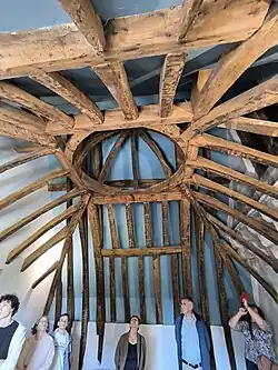 Charpente de la salle du 1er&nbsp;étage du donjon.