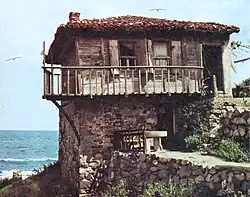Ancienne maison de pêcheurs pontiques à Callatis en Dobrogée, ruinée après leur départ vers la Grèce en 1967.