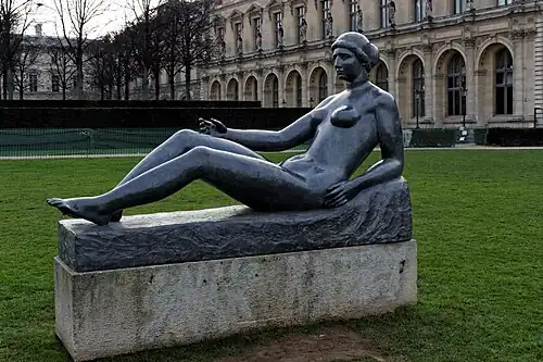 Jeune fille allongée, 1921, Jardin des Tuileries, Paris.