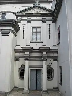 et l'entrée des archives régionales, rue Petro Sahaïdatchnyi,