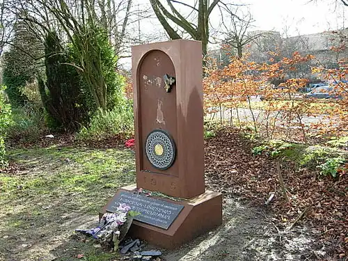 Profanation du monument commémoratif du génocide arménien à Cardiff (pays de Galles), 2008