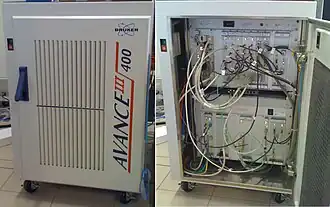 Armoire électronique d'un Bruker Avance III 400&nbsp;MHz.