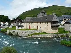 Le château des Nestes.Façade ouest.