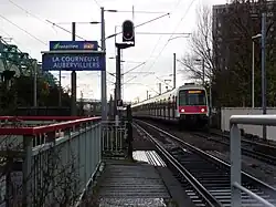 RER d'Île-de-France entrant en gare