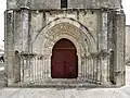 Portail roman de la facade romane