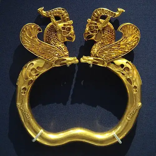 Bracelet du Trésor de l'Oxus, époque achéménide, Ve&nbsp;siècle&nbsp;av. J.-C.-IVe&nbsp;siècle&nbsp;av. J.-C., Londres, British Museum.