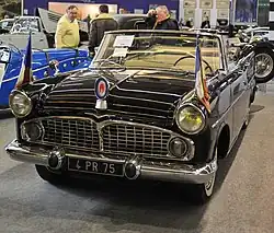 Simca Présidentielle au salon Rétromobile 2011.