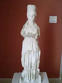 Statue d'Artémis (A757). Marbre de Paros, 360 av. J.-C.