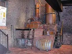 Photographie d'un vieil alambic.