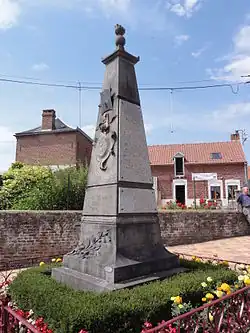 Le monument aux morts.