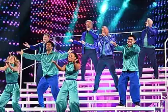 Arvingarna interprétant Ring baby ring.