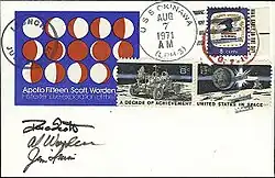 Enveloppe avec trois timbres et un dessin des phases de la lune.