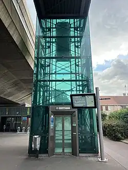 Un des ascenseurs de l'accès no&nbsp;1.