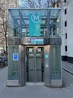 L'accès no&nbsp;3 « Rue de Tolbiac ».