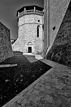 La cour intérieure.