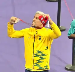 Aser Mateus Almeida Ramos montrant sa médaille d'argent et la phryge 2 septembre 2024