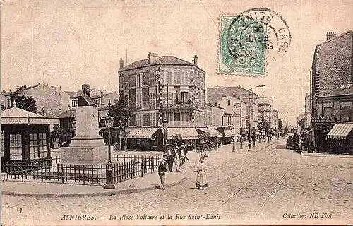 La place Voltaire et la rue Saint-Denis