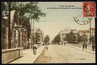 L'entrée du cimetière aux Chiens.