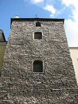 Tour Assauwe du côté de Myyrivahe tänav.