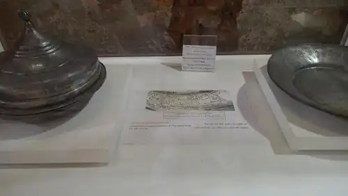 Assiettes de service signées Dey d'Alger