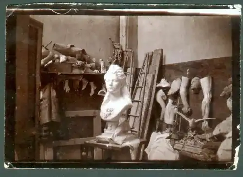 Atelier d'Anne de Chardonnet au château du Vernay[réf.&nbsp;nécessaire], photographie non sourcée.