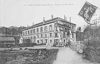 Le bâtiment des bureaux.