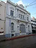 Façade de l'Ateneo de Salto dans le style éclectique où prédomine le baroque.