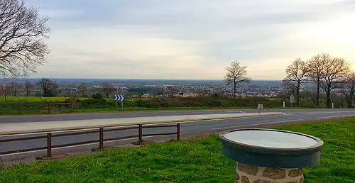 Table d'orientation au sommet du Mont des Alouettes, au cœur du bocage vendéen.