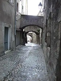 Une ruelle.