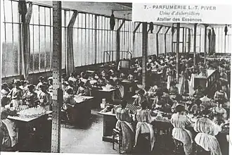 Parfumerie L.T. Piver - atelier des essences.
