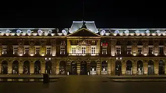 L'Aubette de nuit : moyenne de photos 1/30 1/10 1/4 1/2 2s.