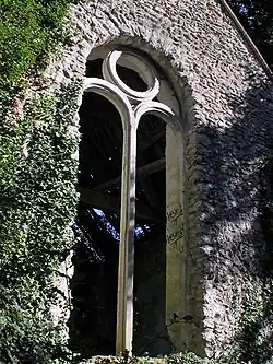 Fenêtre à meneau à l'ouest.