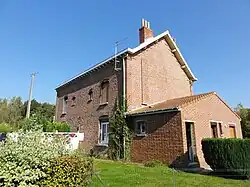 Des habitations groupées par deux.