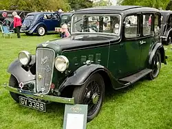 Berline "Light Twelve Six Ascot" enregistrée en avril 1935 et munie de roues à rayon Magna.