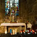 L'autel et la statue de Notre-Dame du Vœu.