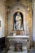 Autel latéral nord dédié à la Vierge.