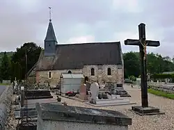 église et croix de cimetière