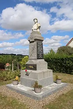 Le monument aux morts.
