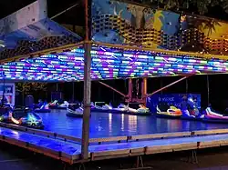 Un manège de la fête foraine.